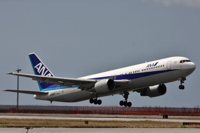 BOEING 767-300 (JA8357) - October 21, 2012