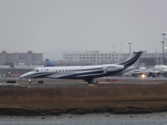 Embraer ERJ-135 (N124LS)