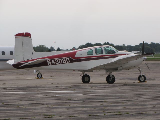 Beechcraft Twin Bonanza (N4306D)