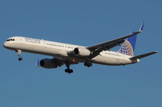 BOEING 757-300 (N75851)