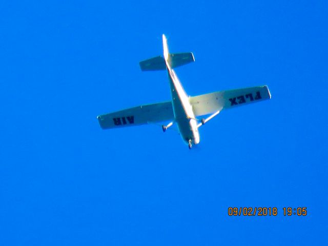 Cessna Skyhawk (N98492)
