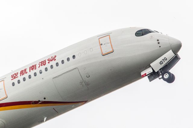 Airbus A350-900 —