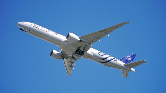 BOEING 777-300 (F-GZNT) - AFR370V on rotation from Rwy 34L for delivery to CDG/LFPG on 3.29.16. (ln 1385 / cn 38705).