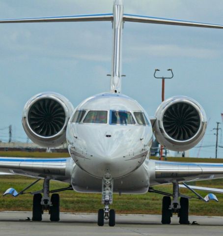 BOMBARDIER BD-700 Global 7500 (N178QS) - Took this through a window