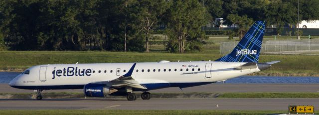 Embraer ERJ-190 (N216JB) - 5-29-2015