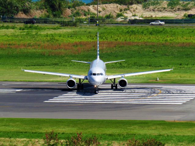 Airbus A320 (N128UW)