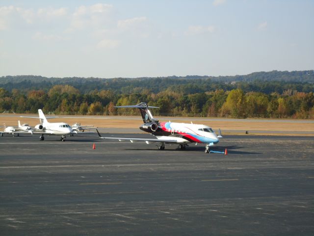 Bombardier Challenger 300 (N101UD) - 10/20/10 with N1881Q behind