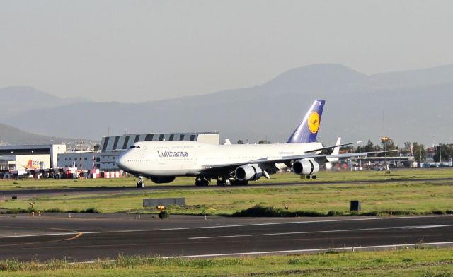 Boeing 747-200 (D-ABYG) - Llegada al AICM..