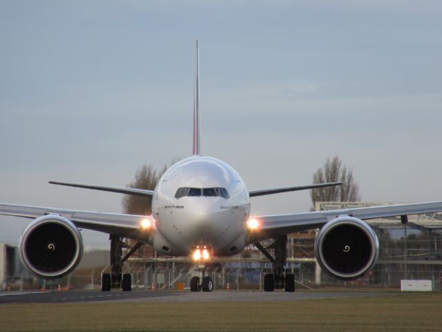 BOEING 777-300ER (A6-ECA)