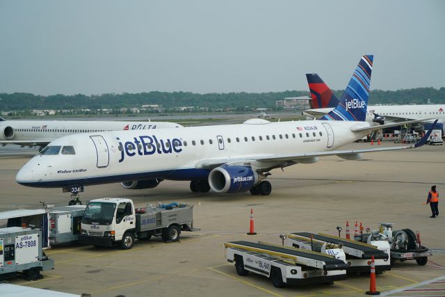 Embraer ERJ-190 (N334JB) - Note the Ospreys flying in the upper left corner.