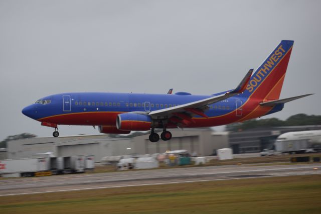 Boeing 737-700 (N7732A)