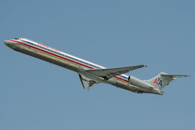 McDonnell Douglas MD-82 (N7547A) - Seen at KDCA on 4/17/2010.      a href=http://discussions.flightaware.com/profile.php?mode=viewprofile&u=269247  [ concord977 profile ]/a