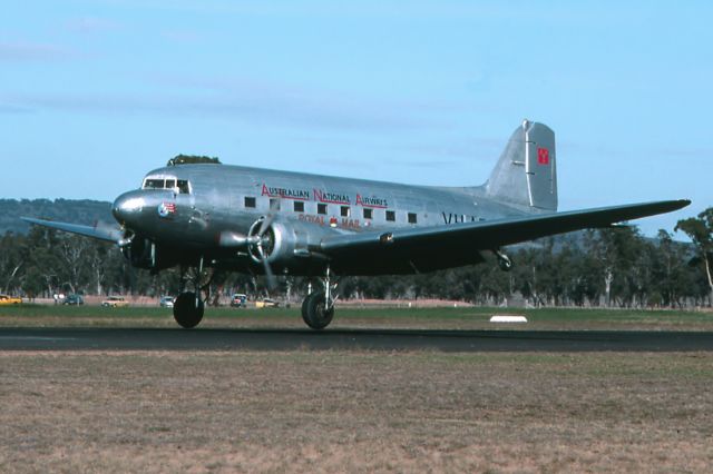 Douglas DC-3 (VH-ABR) - AUSTRALIAN NATIONAL AIRWAYS - DOUGLAS DC-3-G202A - REG : VH-ABR (CN 2029) - MANGALORE VIC. AUSTRALIA - YMNG (19/4/1992) 35MM SLIDE SCANNED WITH A EPSON PERFECTION V700 FLATBED SCANNER.