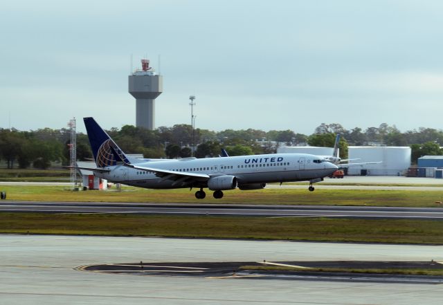 Boeing 737-800 (N33284) - KTPA Terminal