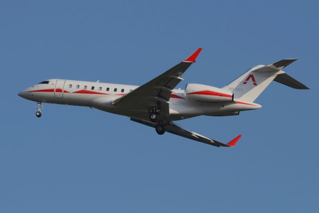 Bombardier Global Express (VP-CEO) - 14/07/2013br /Landing 07