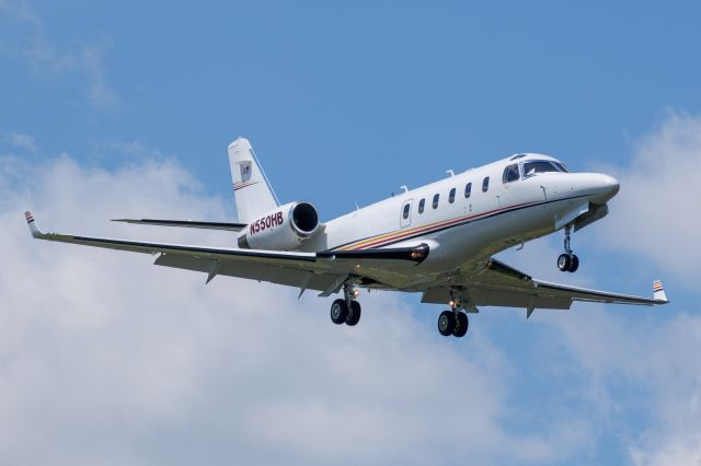 IAI Gulfstream G100 (N550HB) - Landing 13R at Dallas Love Field June 7 2020.