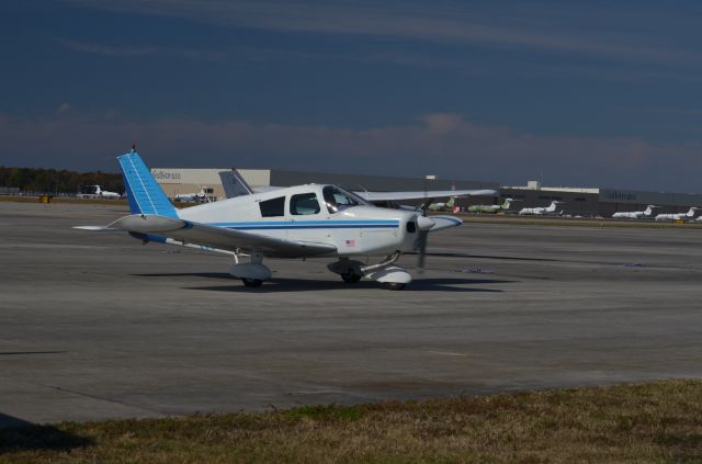 Piper Cherokee (N5728U) - N5728U Taxi to the ramp SAV