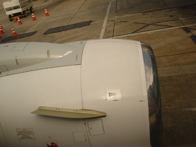 Boeing 737-800 (PR-GSE) - Engine detail of B737-800 GOL Linhas Aereas on pushing back at SBCT - Curitiba Brazil