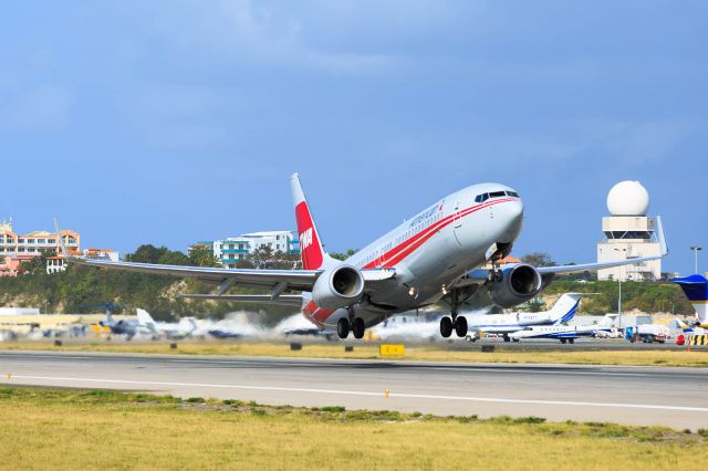 Boeing 737-800 (N915NN) - TWA American airlines departing TNCM