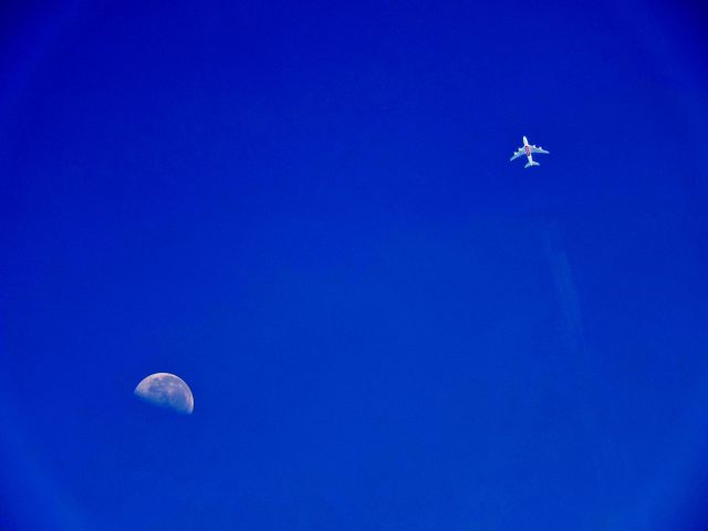 Airbus A380-800 (A6-EDD) - Flight 414 to Sydney! MOON Vs Jet!