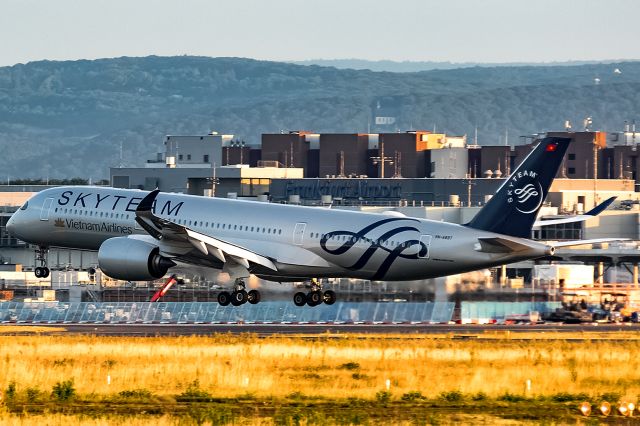 Airbus A350-900 (VNA-897)