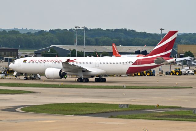 Airbus A330-900 (3B-NBU)