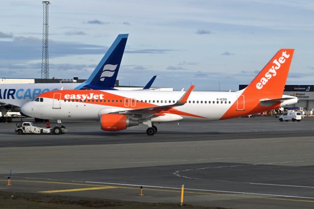 Airbus A320 (G-EZOI)