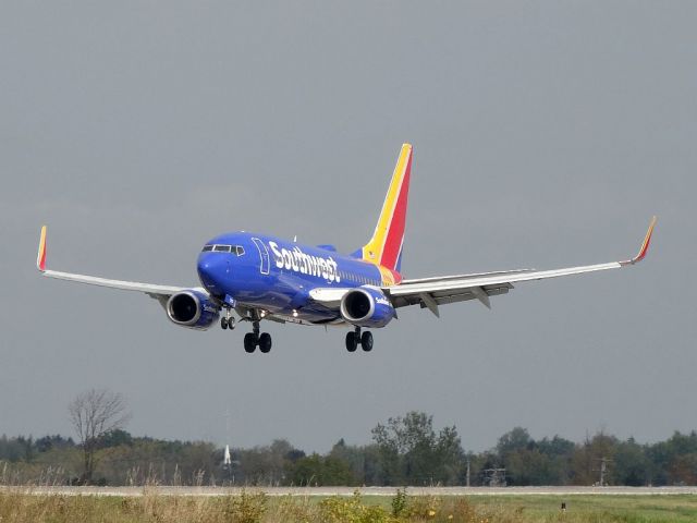 Boeing 737-700 (N7850B)