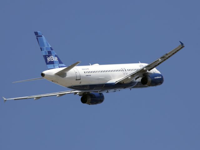 Airbus A320 (N608JB)