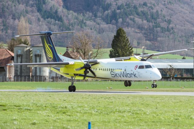 de Havilland Dash 8-400 (HB-JIK) - SRK