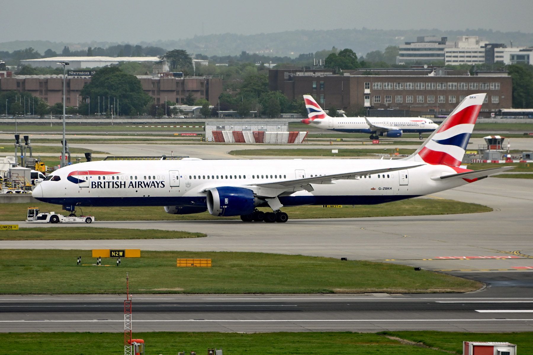 Boeing 747-400 (G-ZBKH)