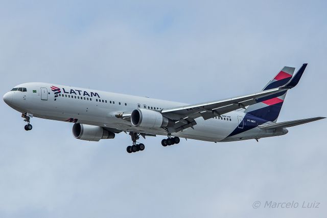 BOEING 767-300 (PT-MSY) - LATAM Brasil - Boeing 767-316(ER)br /Registration: PT-MSYbr /br /Buenos Aires (EZE) / São Paulo (GRU)br /br /Foto Tirada em: 15/11/2016br /Fotografia: Marcelo Luiz 