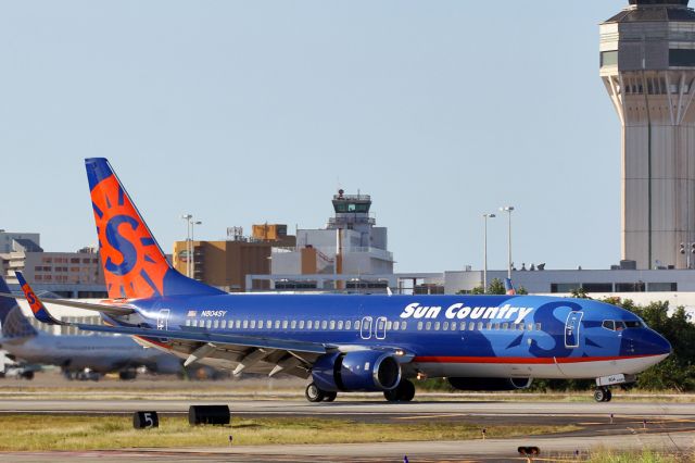 Boeing 737-800 (N804SY)