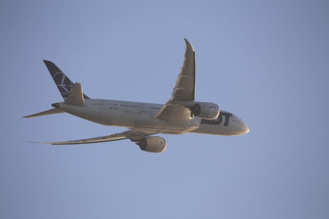 Boeing 787-8 (SP-LRC)