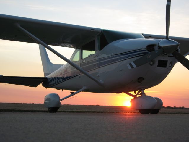 Cessna Skylane (N5533E)