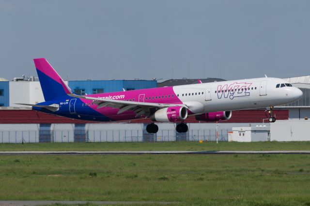 Airbus A321 (HA-LXS) - WAW SPOTTING
