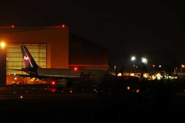 FDX1 — - taxing to 18L from the FDX ramp at about 6:25pm on a sunday night