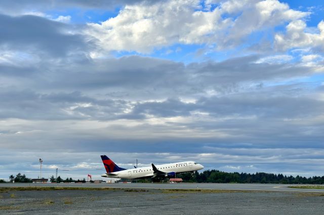 Embraer 175 (N317SY) - SKW3796 departing Sitka for Seattle