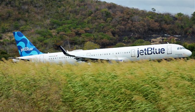 Airbus A321 (N929JB)