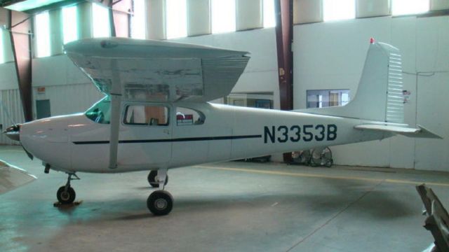 Cessna Skylane (N3353B)