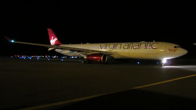 Airbus A330-300 (G-VLUV)