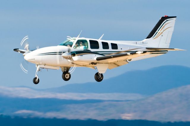 Beechcraft Baron (58) (N4614S) - 28.Feb.2010