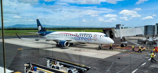 Embraer ERJ-190 (XA-BAC) - copyright : frank ruiz 