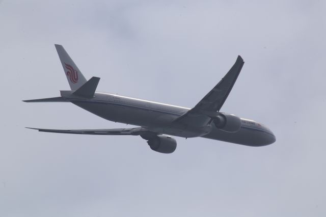 BOEING 777-300ER (B-2045)