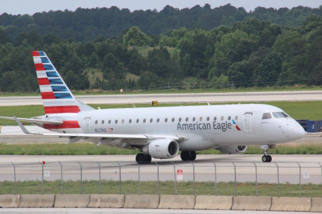 Embraer 175 (N127HQ)