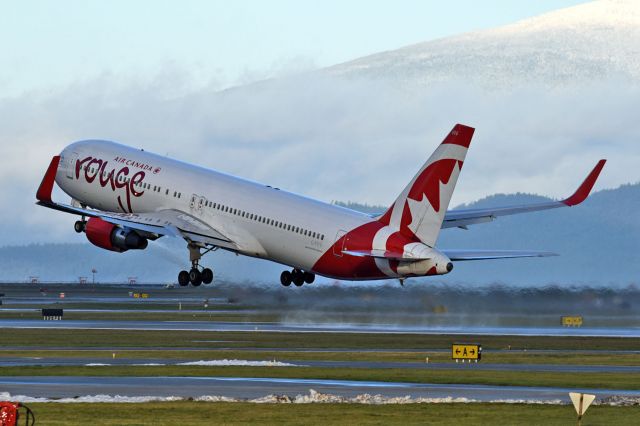 BOEING 767-300 (C-FIYE)