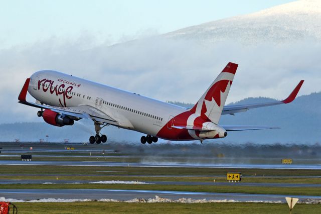 BOEING 767-300 (C-FIYE)