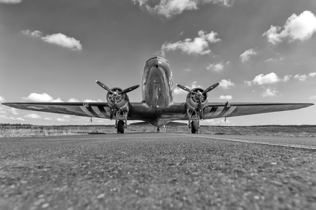 Douglas DC-3 (N45366)