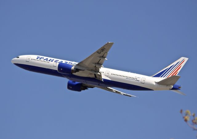 BOEING 767-300 (EI-UNY)