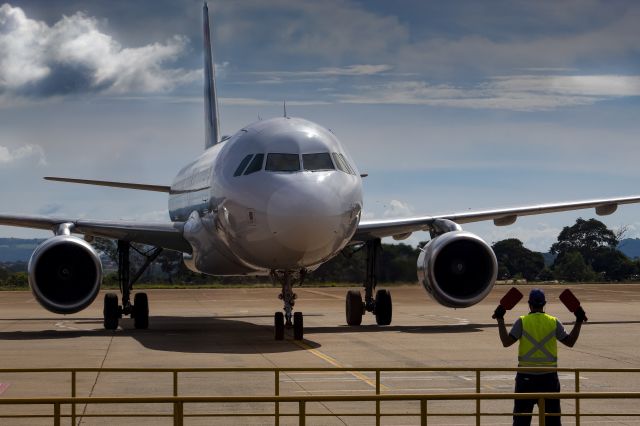 Airbus A320 (PR-MHA)